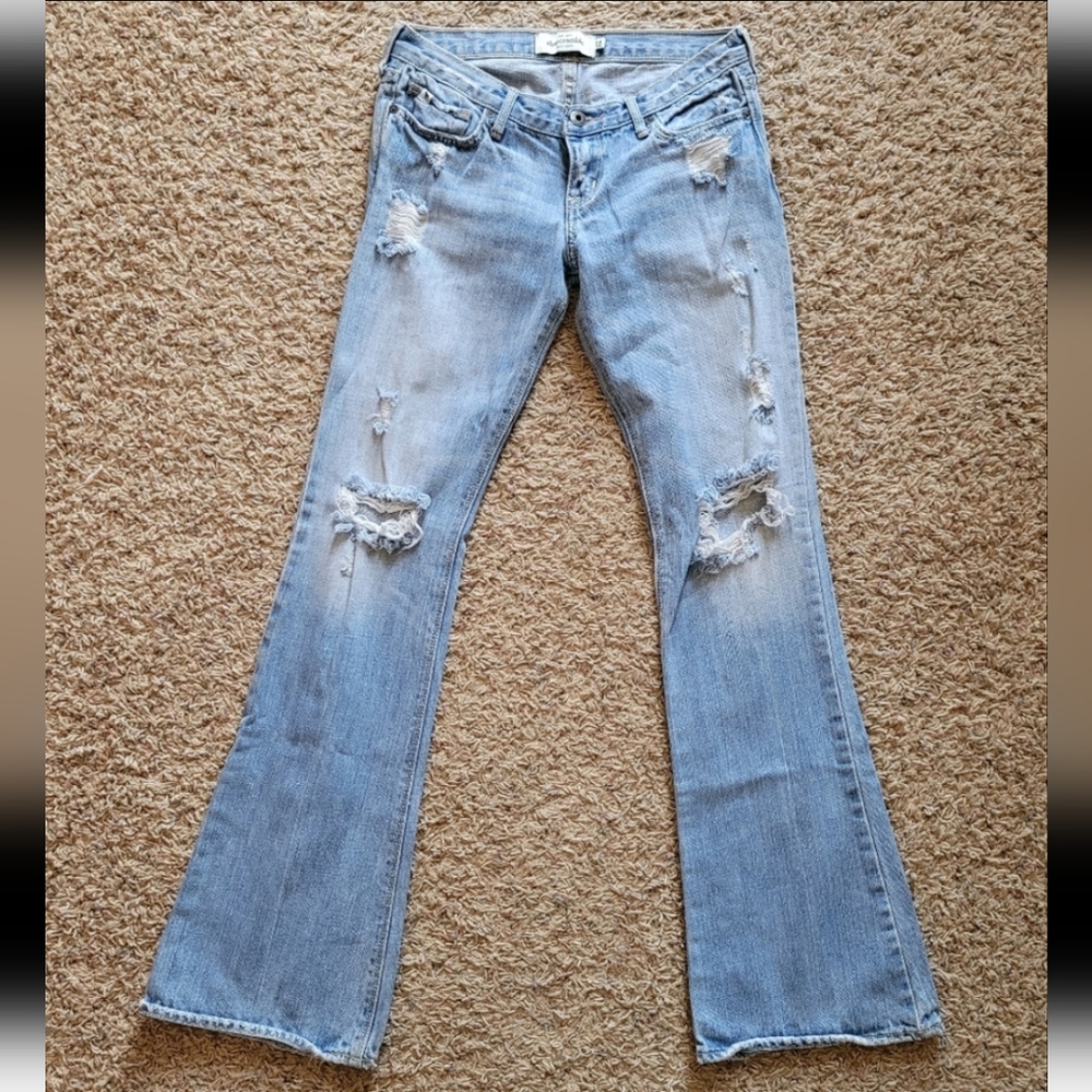 Abercrombie and Fitch Cute Distressed Jean's
